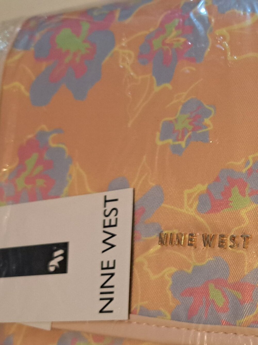 NINE WEST HANGING TRAVEL ORGANIZER WITH VIBRANT FLORAL DESIGN